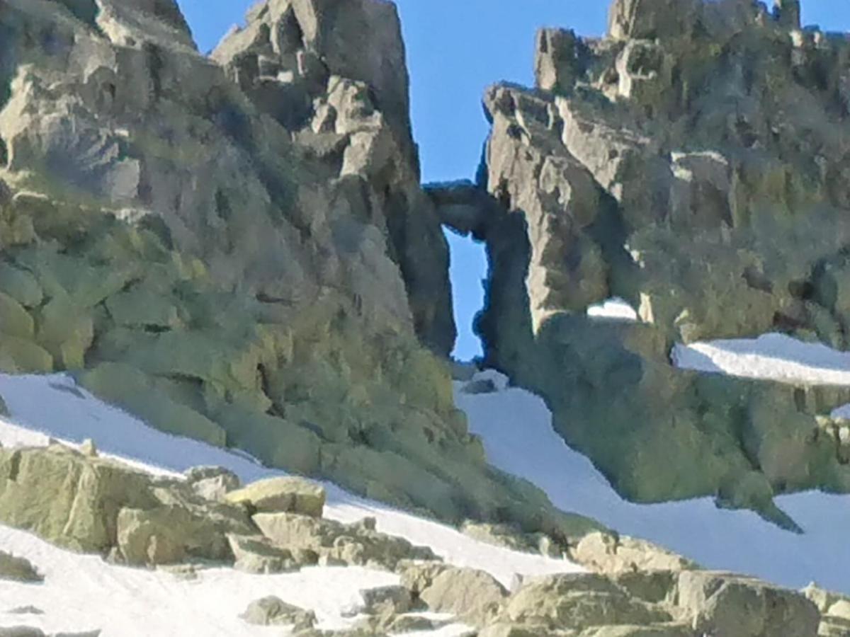 Cara Norte De Gredos Hoyos del Espino Luaran gambar